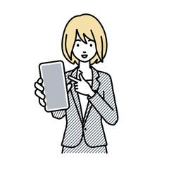 立ってスマートフォンを指差してこちらに向けて見せているスーツの女性