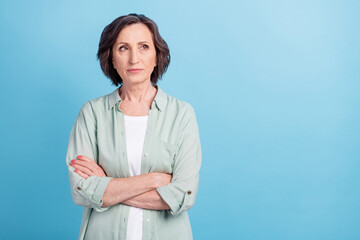 Photo portrait senior woman serious calm folded hands looking copyspace isolated pastel blue color background