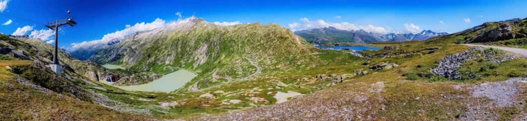Fotobehang Grimselpass mit Hospiz, Passhöhe und Grimselsee in den Urner Alpen, Wallis und Berner Oberland, Schweiz © mojolo