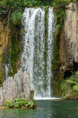 Fototapeta na wymiar waterfall and lake