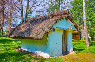 The ancient Slavic clay house, Pereiaslav Scansen, Ukraine © efesenko