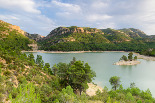 Embalse de El Buseo, cerca de la poblaci&oacute;n de Chera, en la provincia de Valencia. Comunidad Valenciana. Espa&ntilde;a. Europa
