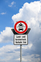 Verkehrsschild Verbot für Krafträder, Kleinkrafträder, Mofas sowie für Kraftwagen