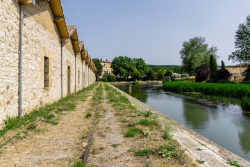 Fototapeta na wymiar canal de castilla used to irrigate the harvest fields, Palencia, Spain