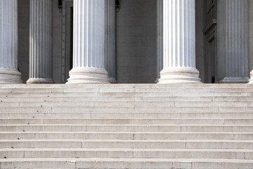 Stufen Marmor mit Säulen