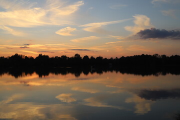 Obraz na płótnie Canvas Sunset at lake