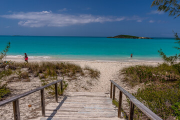 Fototapeta na wymiar Tropic of Cancer Beach, Little Exuma Island, Bahamas. Entrance to one of the most beautiful turquoise beaches in the Bahamas.
