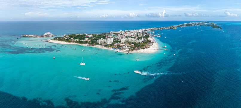 Drone shot of Playa Norte beach at Isla Mujeres, island located near Cancun © Gino