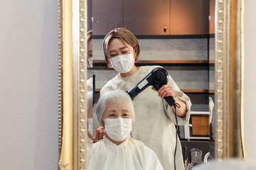 白髪ぼかしトリートメントで叶える自然な艶髪|沖縄県うるま市「VIM hair うるま店」