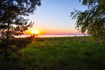 Fototapeta na wymiar beautiful sunset on the Volga River