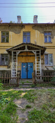 Fototapeta na wymiar old residential area in Nizhny Novgorod