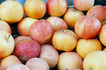 Red apples