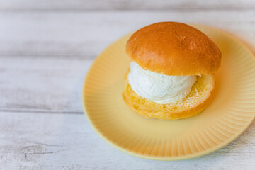 お皿の上のマリトッツォ