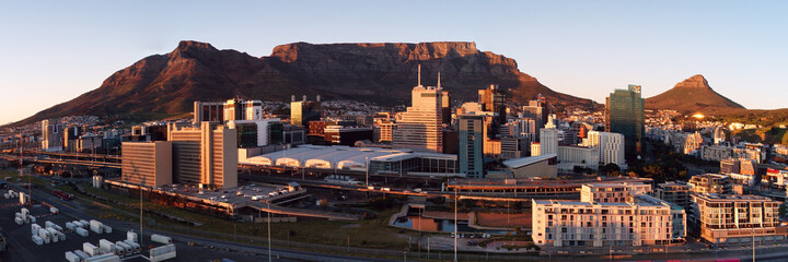 Aerial panoramic view of the City of Cape Town skyline at sunrise. - obrazy, fototapety, plakaty