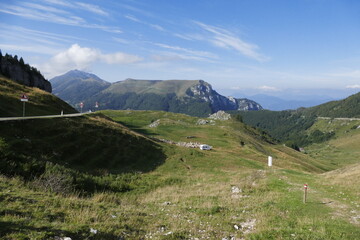 Fototapeta na wymiar panorami di montagna