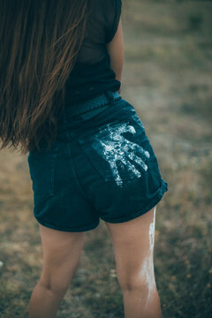 Impression de la main sur les fesses