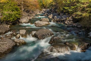 river passing through the mountain