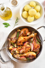 Chicken drumsticks baked with apples