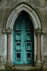 Fototapeta na wymiar stare niebieskie drzwi