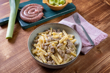 pasta con salsiccia e porri