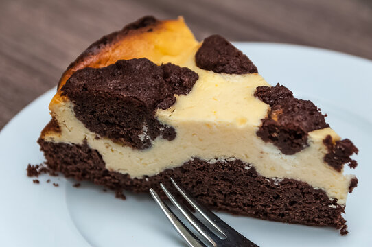 ein St&uuml;ck Russischer Zupfkuchen auf einem Teller