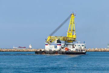 Self-propelled marine crane. Specialized equipment for water works engineering