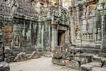 old ruins of Ta Som temple at Angkor Wat	
