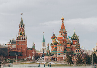 Fototapeta premium Scenic view of Red Square in Moscow. St Basil's Church in Moscow, Russia. Moscow Kremlin