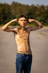 Obraz premium Shirtless on a summer day