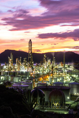 Naklejka premium refinery at night