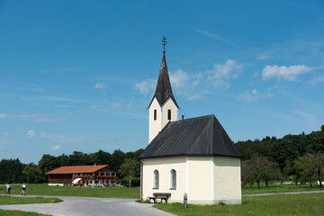 Fototapeta na wymiar Kapelle von Effenstätt, Kapellenweg Fischbachau