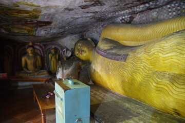 スリランカ　世界遺産ダンブッラの黄金寺院