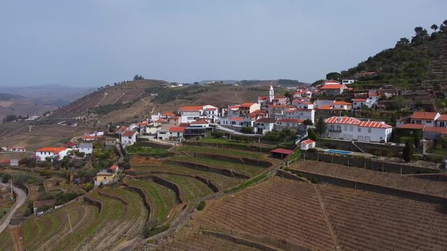 Pinh&atilde;o - Aldeia de Casal de Loivos, vista aerea