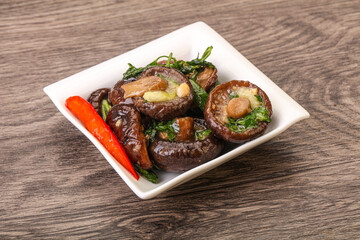 Marinated shiitake mushrooms with herbs