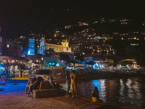 Costiera amalfitana. Positano. vista sul mare e sulle montagne della costiera amalfitana, conca dei marini, Amalfi, Positano, Arienzo, Praiano. Spiaggia, barche e Vacanza.