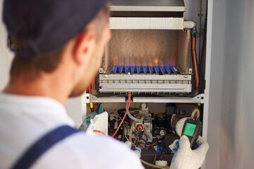 The master engineer maintains the gas heater. Adjusts the combustion of gas in the equipment