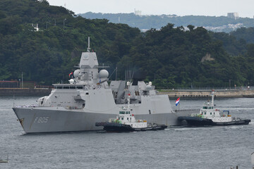 Royal Netherlands Navy frigate HNLMS Evertsen entering Yokosuka Port in Japan. © zapper