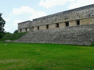 Fototapeta na wymiar ancient mayan ruins in mexico
