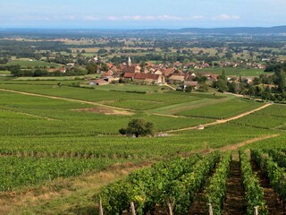 Fototapeta na wymiar Un village en Bourgogne côte Chalonnaise.