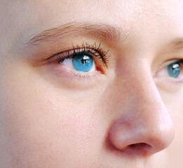 Obraz premium close up part of the woman's face, girl 20-29 years old, human eye looking to the side, the concept of surveillance, peeping, tracking, vision examination, cosmetic procedures