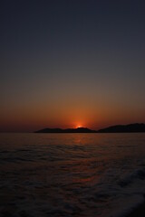 Obraz premium 虹ヶ浜海水浴場から夕景の瀬戸内海 山口県光市の風景