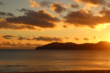 虹ヶ浜海水浴場から夕景の瀬戸内海　山口県光市の風景