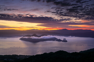 洞爺湖の夜明け