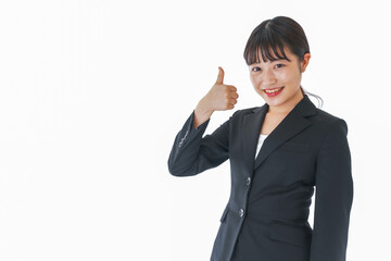 OKサインをするスーツを着たビジネスウーマン