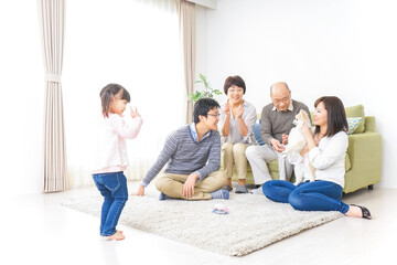 3世代の幸せなファミリー