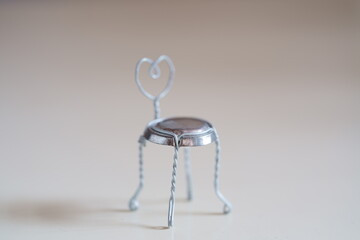 シャンパンの栓で作った椅子　一脚 © sakura