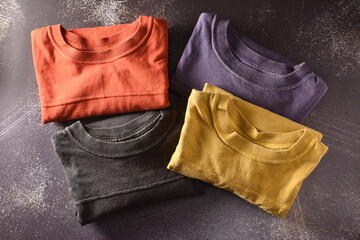 カラフルなTシャツ