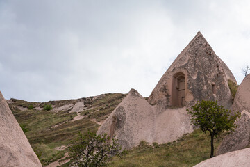 Fototapeta na wymiar トルコ　カッパドキアのウチヒサールの洞窟住居