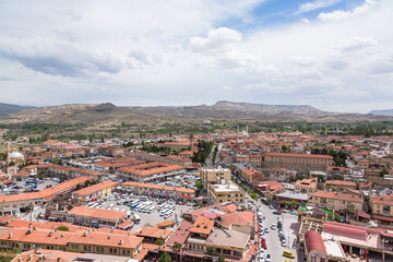 Fototapeta premium トルコ 世界遺産のカッパドキアの観光拠点のユルギュップの市街地の街並み