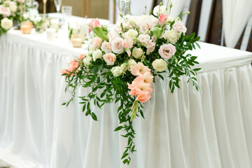 Beautiful floral compositions in the restaurant for the wedding ceremony